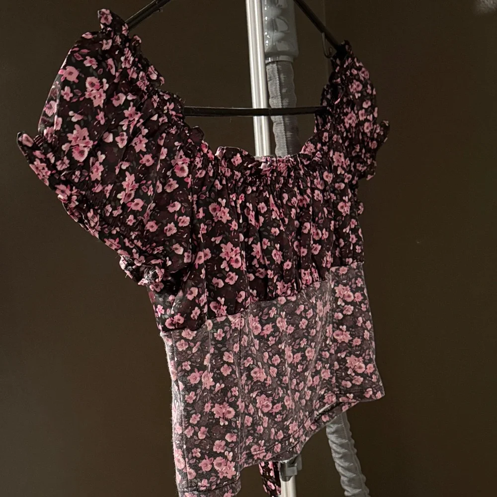 Wild Fable Black and Pink Floral Blouse - Picture 3 of 3